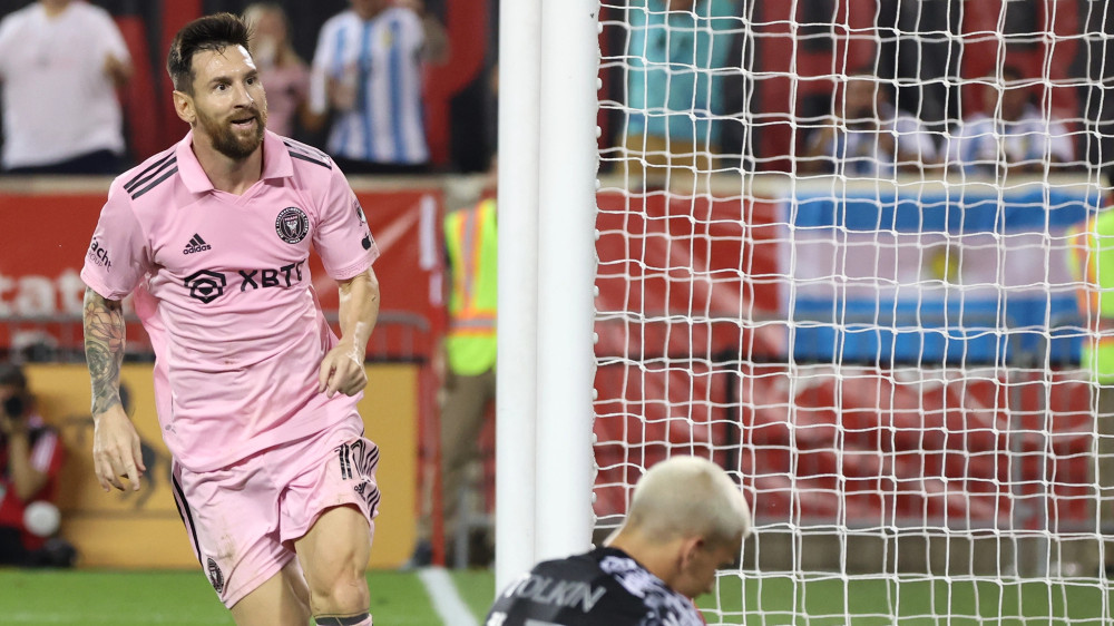 Лионель Месси забил невероятный гол и опередил Криштиану Роналду