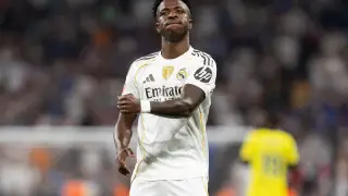 Сенсацией с двумя удалениями обернулся матч “Реала“