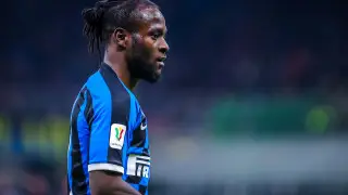 Звёздный футболист не смог прилететь из Дубая в Казахстан: в чём проблема