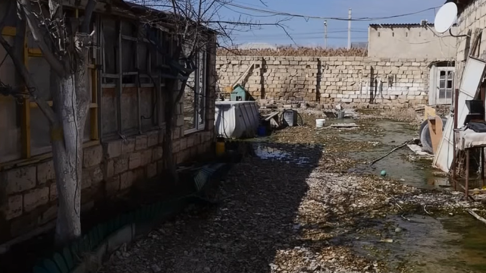 Жители в Мангистау жалуются на подтопление домов грунтовыми водами