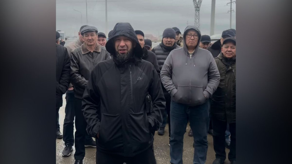 Водители автобусов пожаловались на зарплату ниже обещанных 530 тысяч тенге