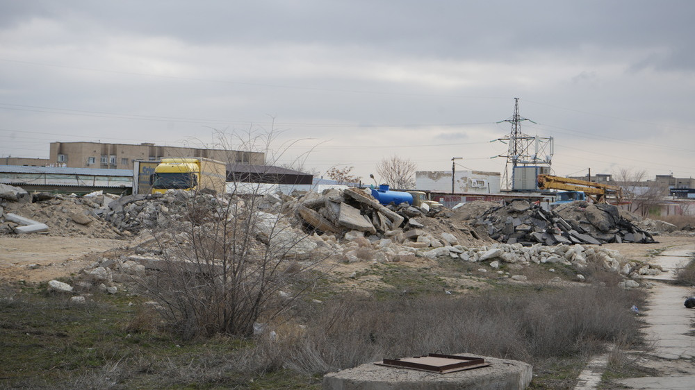 Свалка в центре Актау возмутила жителей