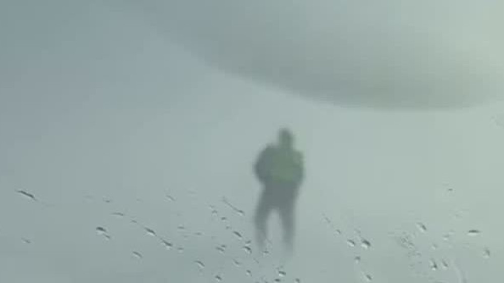 Сотни людей застряли на дорогах из-за сильного бурана в Карагандинской области