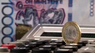 До 3,6 миллиона тенге. Кому предлагали самую высокую зарплату в феврале