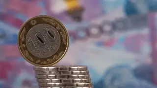 Тенге укрепился к доллару: что влияет на курс, объяснили в Нацбанке