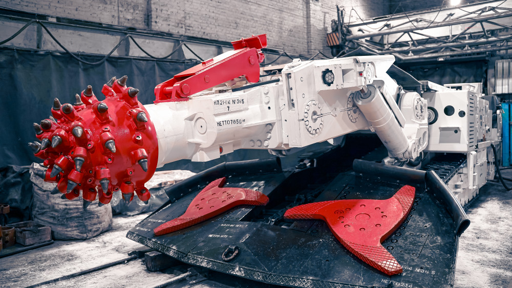 Шахты Qarmet оснащают новой техникой с дистанционным управлением