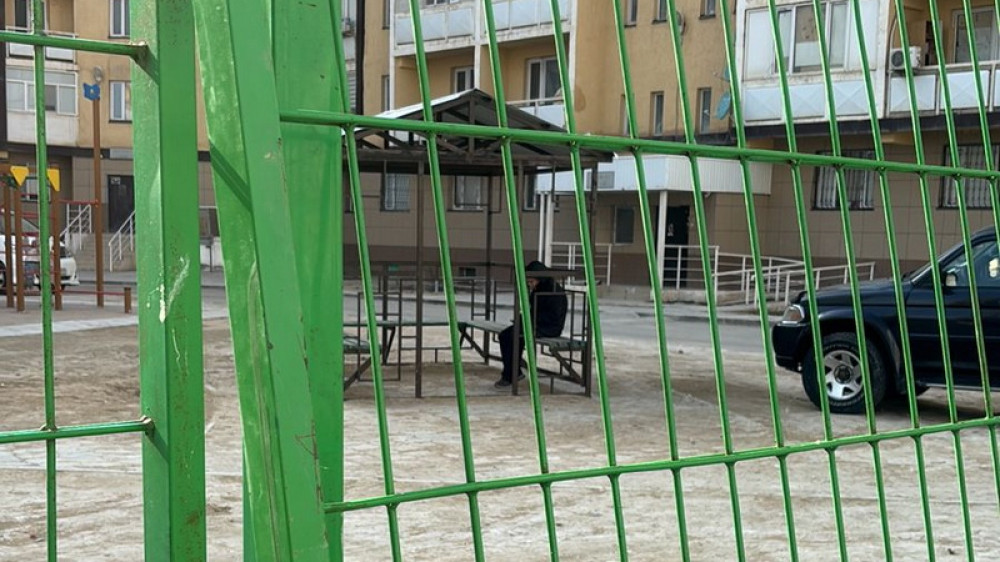 Восьмилетний ребёнок получил травмы на детской площадке в Актау