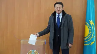 Казахстанские министры приняли участие в референдуме