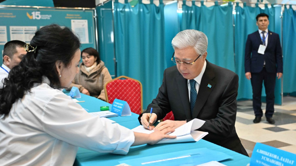 Президент Токаев проголосовал на референдуме