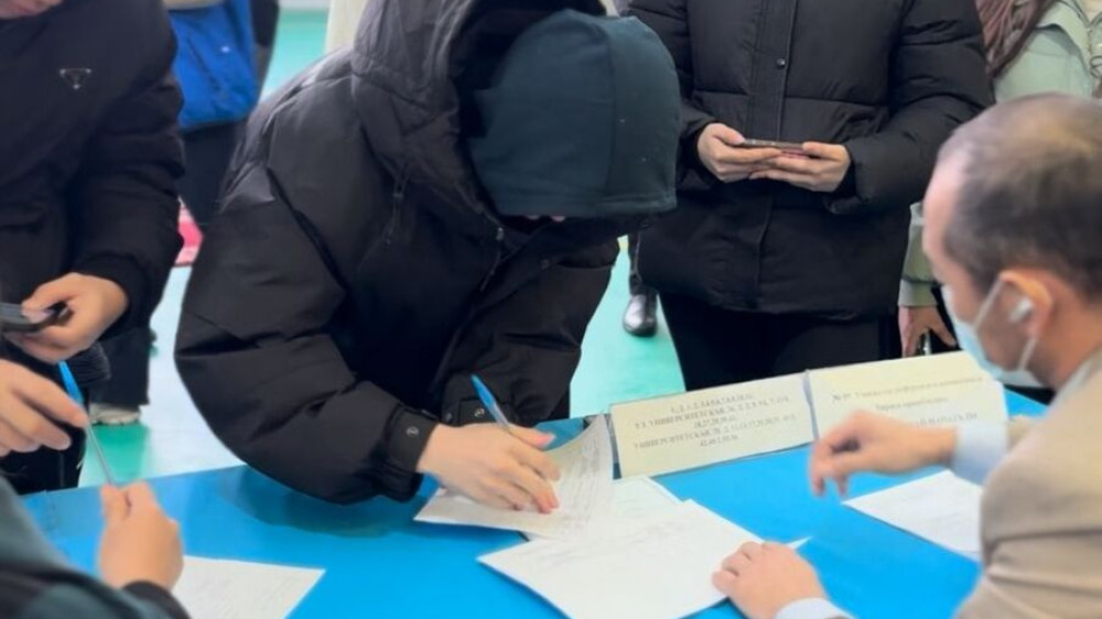 Молодёжь Карагандинской области активно участвует в референдуме - акимат