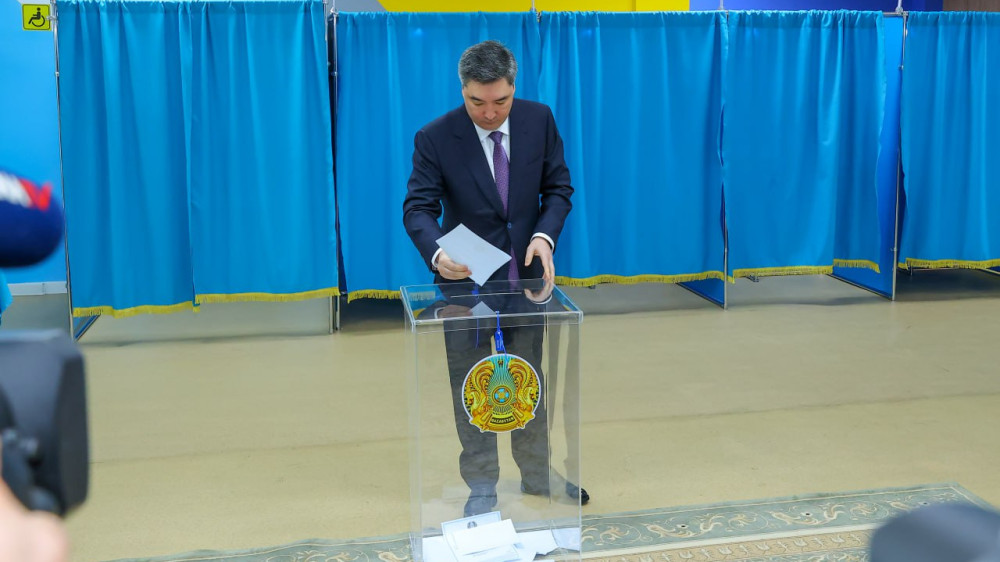 Премьер-министр поздравил казахстанцев