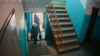 Казахстанка не отдала сумки грабителю: дерзкое нападение в подъезде попало на видео