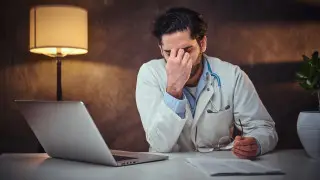 Смена за сменой: медиков Талдыкоргана “гоняли“ по 24 часа без доплаты