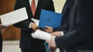 Повышение зарплат госслужащим: в Казахстане разработали новый закон