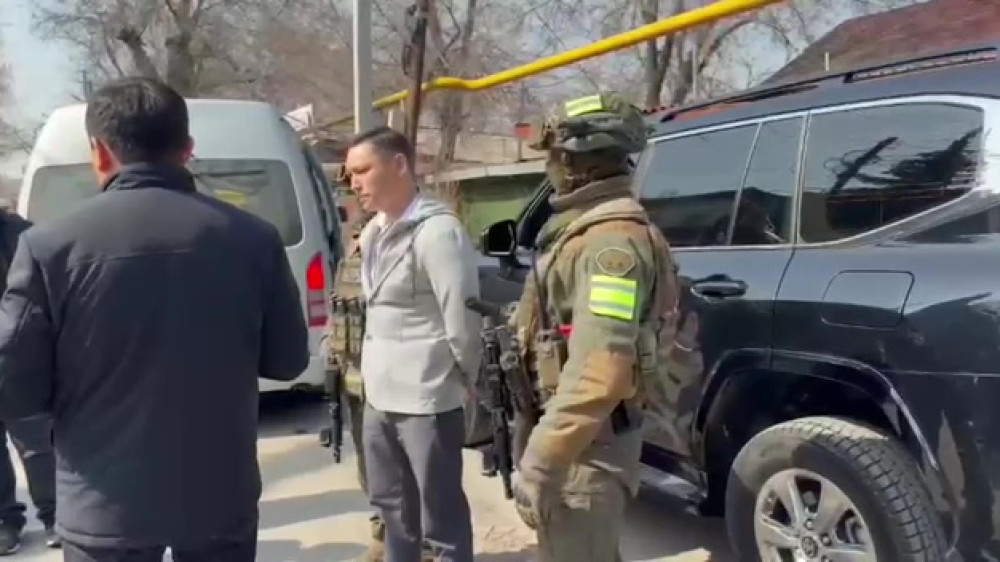 Появилось видео задержания Санжара Бокаева