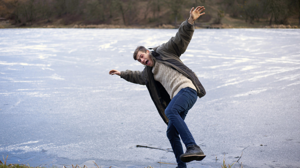 В Костанайской области спасли рыбаков, провалившихся под лёд