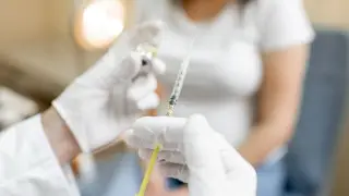 “Пустят только со справкой“. Какие прививки нужны казахстанцам перед поездкой за границу