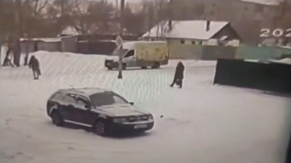 В Караганде столб насмерть придавил вышедшую из магазина женщину