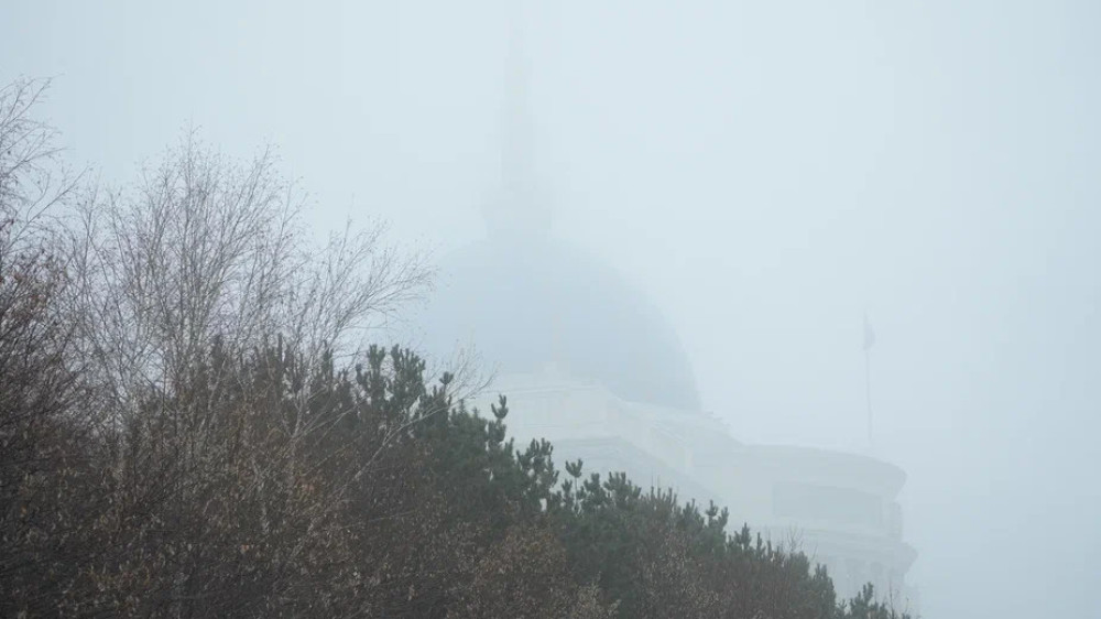 Туман и гололёд: штормовое предупреждение объявили в Астане, Шымкенте и 10 областях