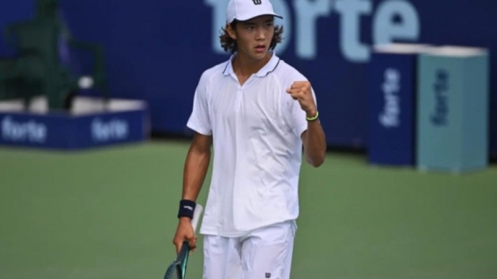 Теннисист Амир Омарханов выиграл турнир в Тунисе