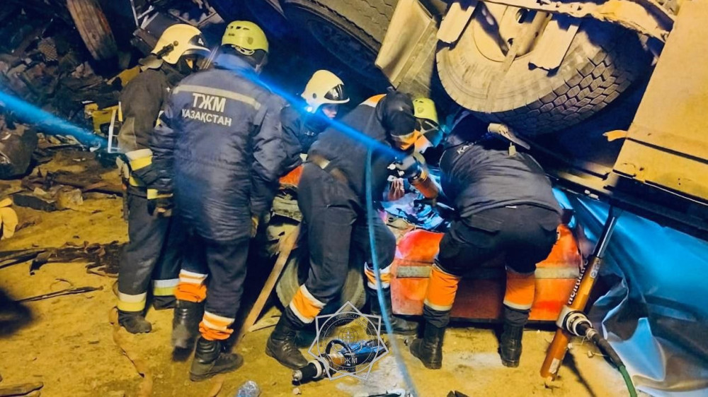 Крупное ДТП на трассе Алматы — Усть-Каменогорск: в авто зажало человека