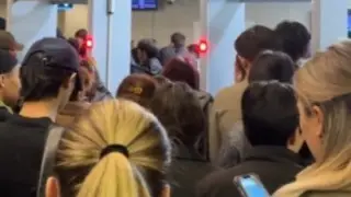 Очереди образовались в метро Алматы из-за новых турникетов: видео