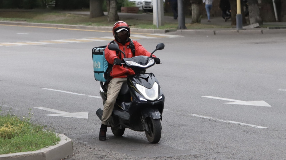 Нужно ли платить налог на мопеды в Казахстане: официальный ответ