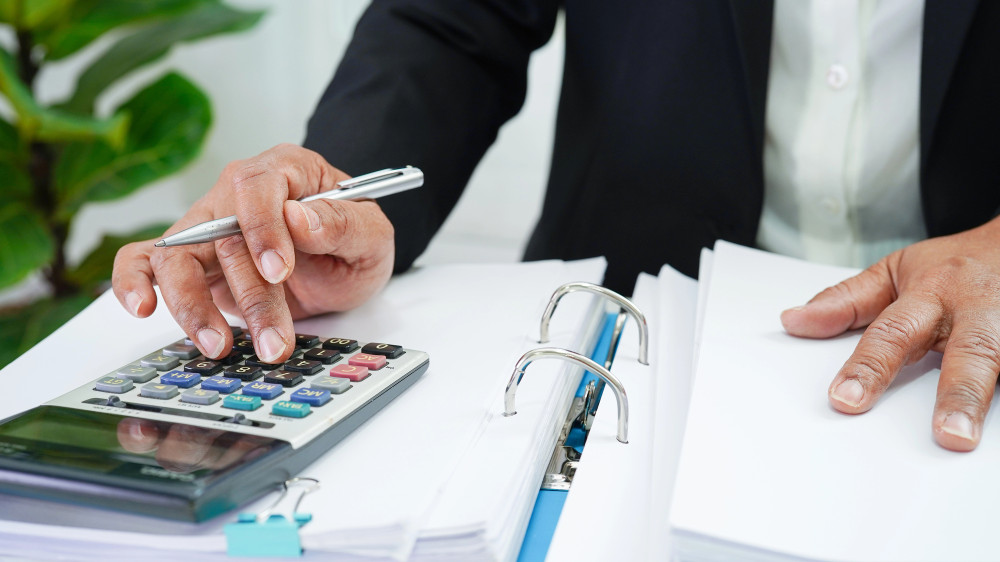 Кому по амнистии простят долги в Казахстане: сенатор рассказал о первых “списках“