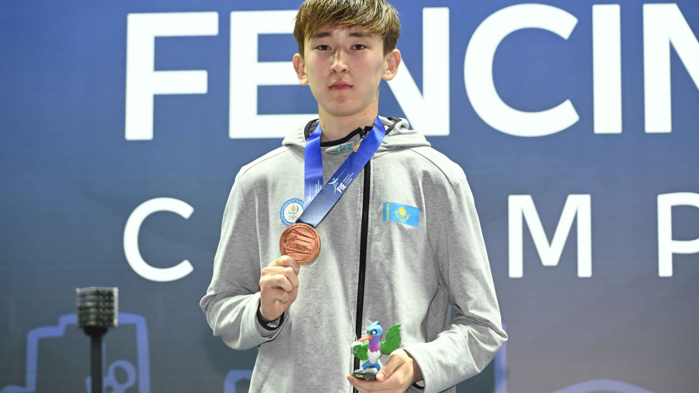 19-летний казахстанец выиграл историческую медаль чемпионата мира