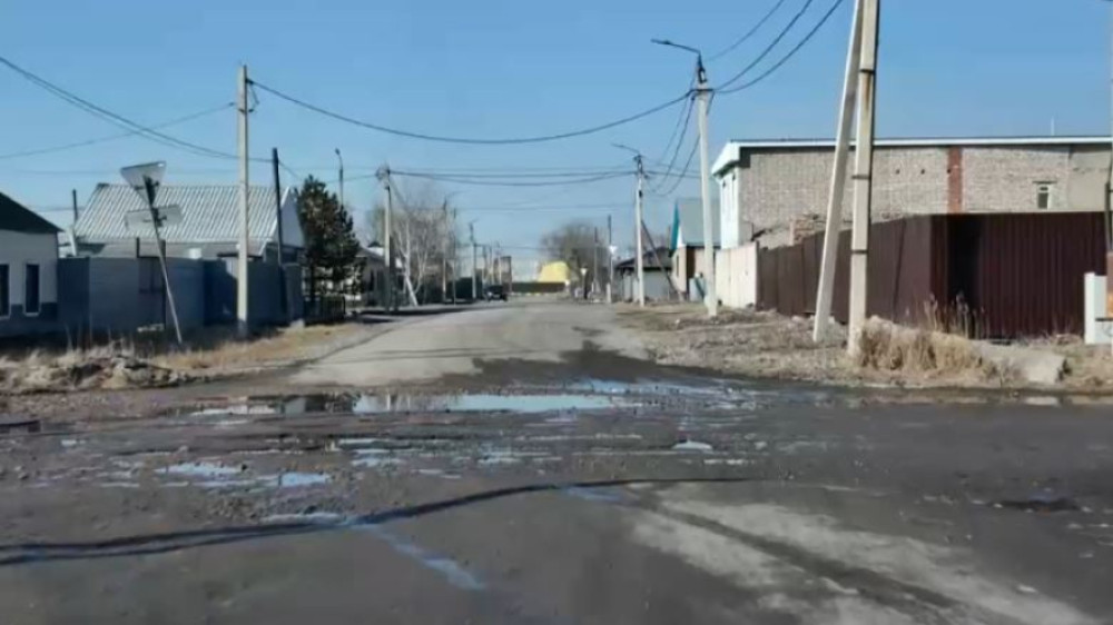 Ямы повсюду: водители в Петропавловске жалуются на разбитые дороги