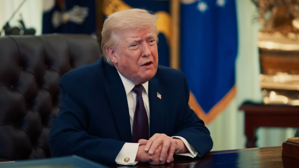 Трамп в нецензурной форме обратился к Ирану с требованием открыть “чертов пролив“