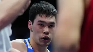 Казахстанский чемпион мира нокаутировал соперника и вышел в финал ЧА-2026
