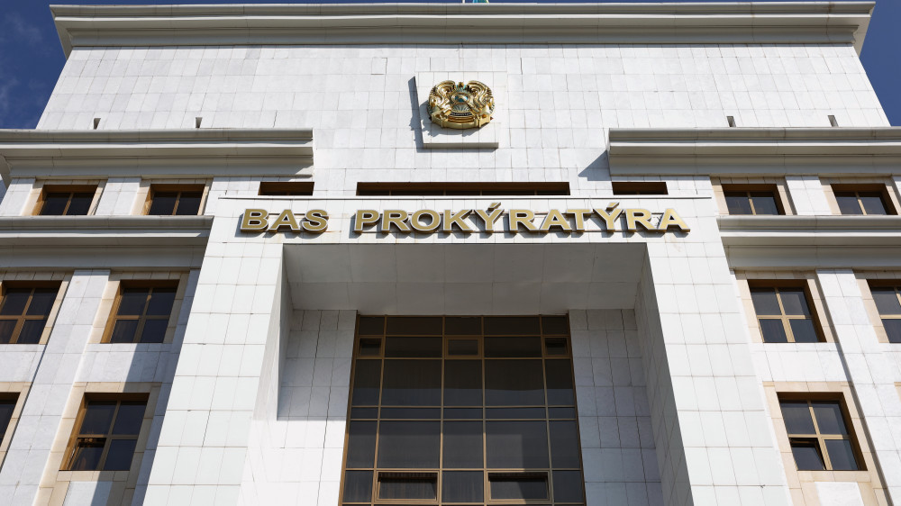 Казахстанец не смог попасть на приём к генпрокурору и дошёл до Конституционного суда