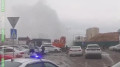 10-метровый фонтан кипятка сняли на видео - экскаватор повредил трубу в Астане