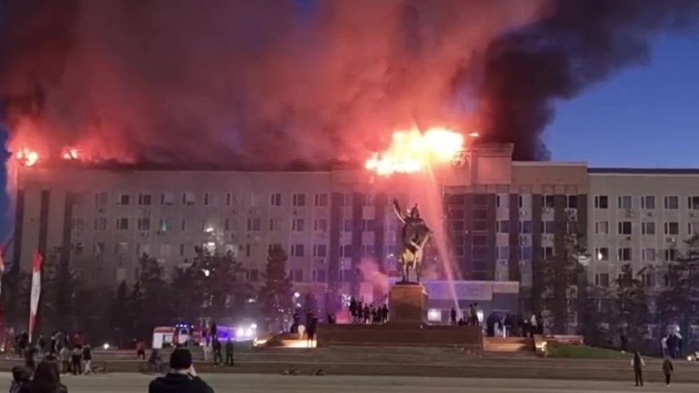 В Актобе загорелся областной акимат