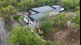 Пристройку к кафе сносят в Алматы