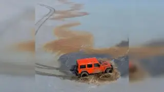 Власти Казахстана наказали узбекского блогера за заезд на джипе в Каспийское море