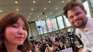 Скандальное селфи с Магнусом Карлсеном: казахстанская шахматистка раскрыла подробности