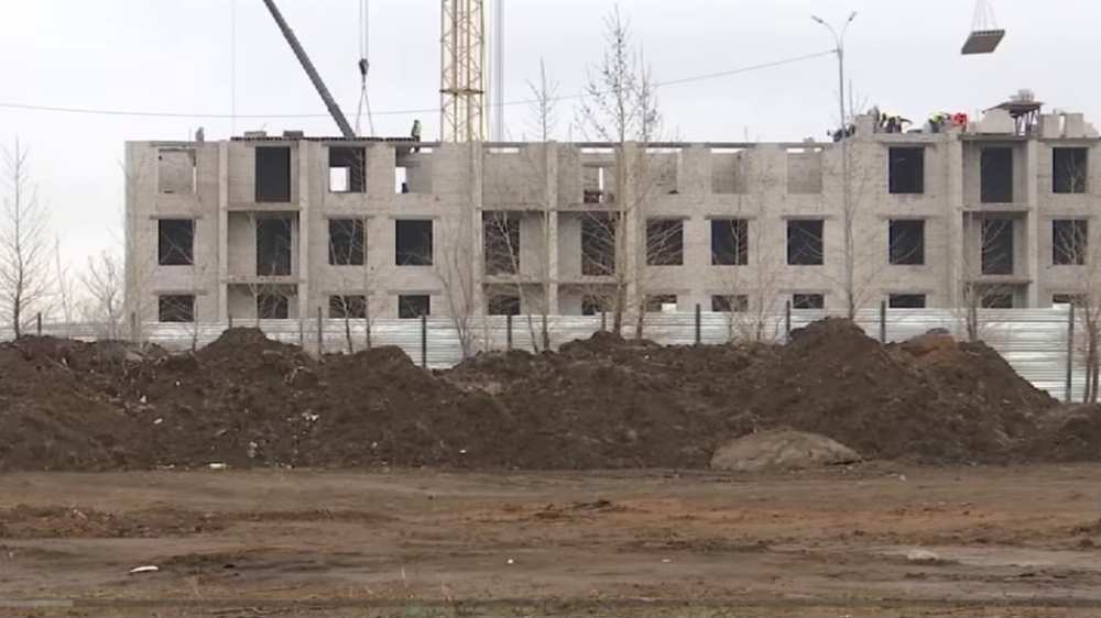Жители Караганды требуют остановить строительство высотки в частном секторе