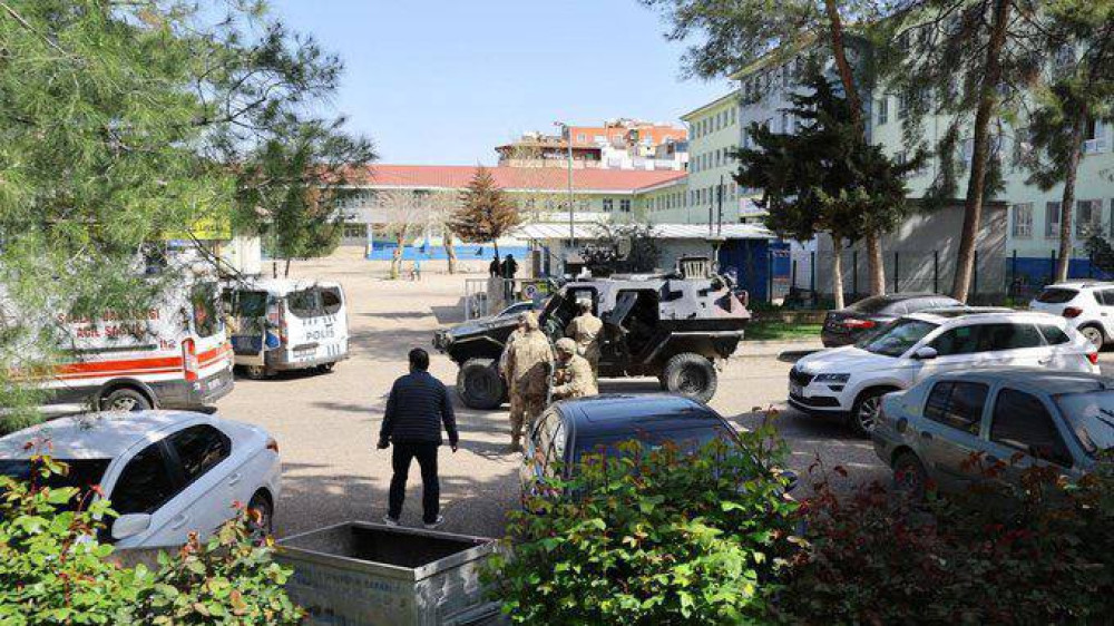 Бывший ученик открыл стрельбу в школе в Турции - пострадали 16 человек