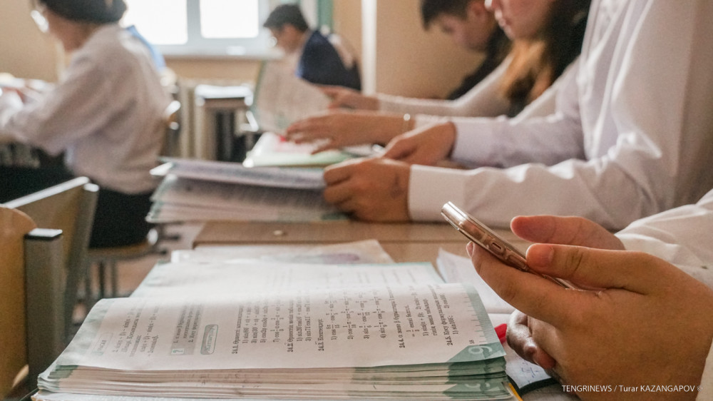 “Знают больше и будут докладывать“. Школьников предложили сделать информаторами полиции