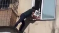 59-летний мужчина спас ребенка от падения из окна в Экибастузе: видео