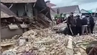 Вытаскивал семью из-под завалов. Мощный взрыв разрушил дом в Алматинской области