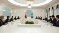 Токаев принял заместителя премьера Омана и наградил его орденом