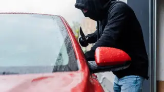 Тело 34-летней женщины с ножевыми ранениями нашли в машине в Караганде