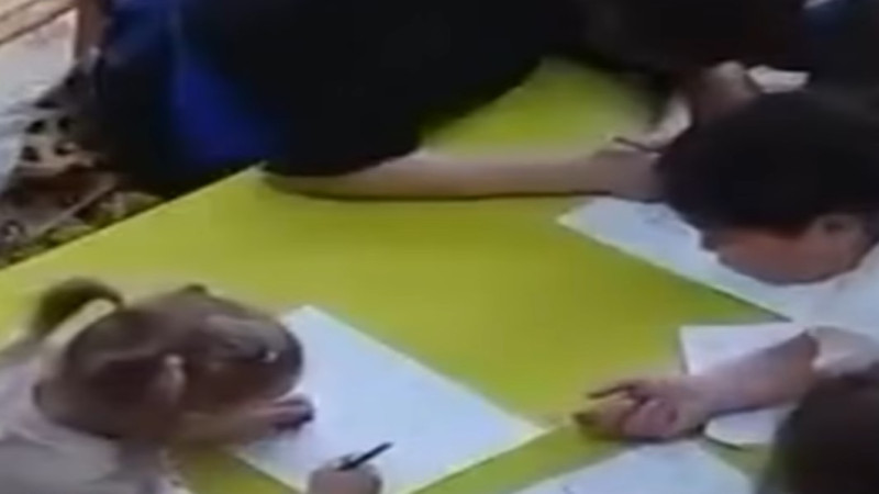 Воспитателя детсада уволили в Темиртау после просмотра записи с камер наблюдения