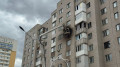Пожарные эвакуируют жителей многоэтажного дома в Астане