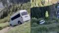 Туристический автобус сорвался в ущелье в горах Алматинской области