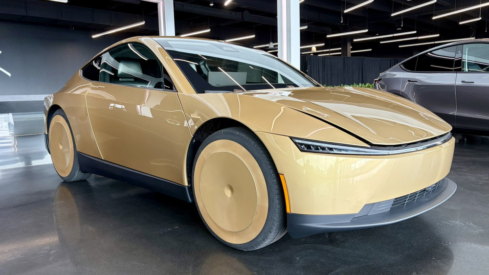 Tesla показала тесты серийного беспилотного Cybercab