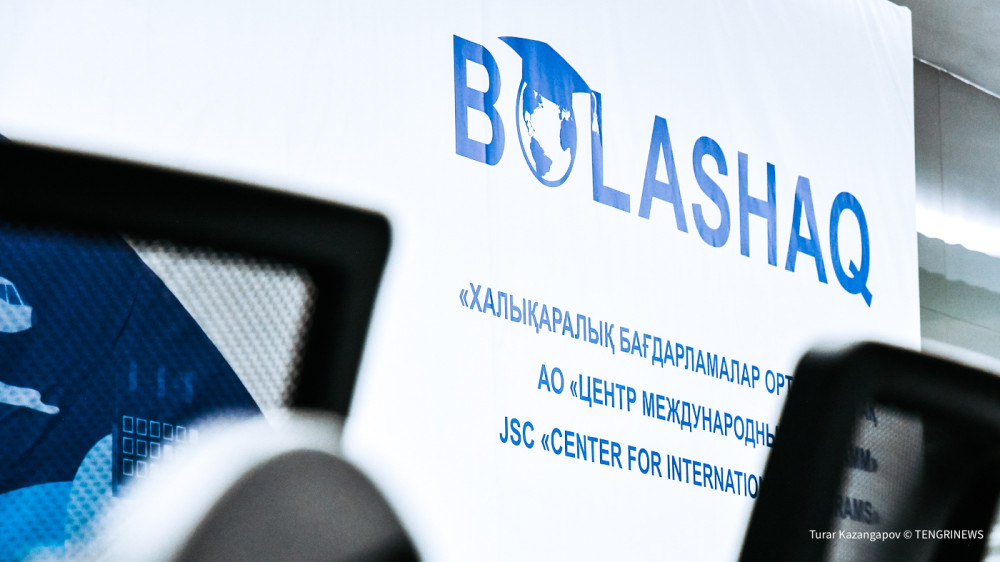 “Чьи дети учатся на халяву?!“ – Базарбек потребовал опубликовать фамилии “болашаковцев“